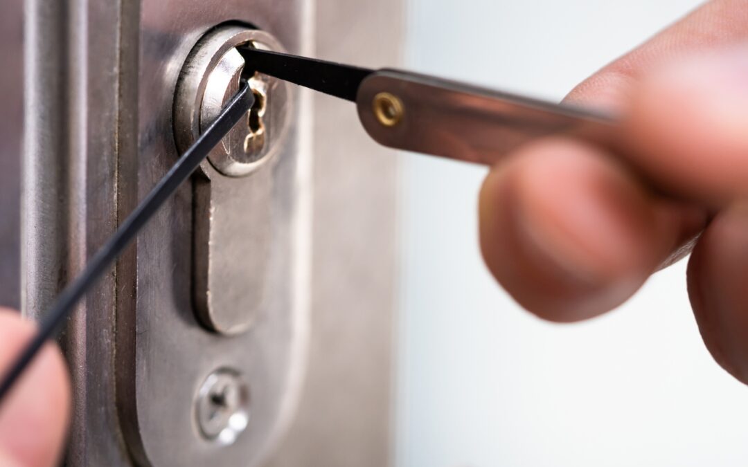 Cómo abrir una puerta sin dañar la cerradura